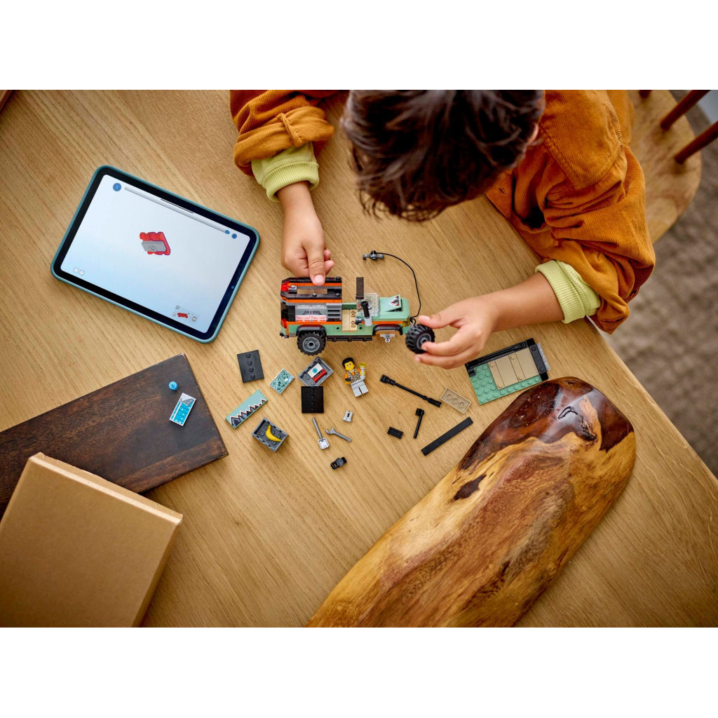 Конструктор LEGO City Позашляхова гірська вантажівка 4x4 (60447) - зображення 11