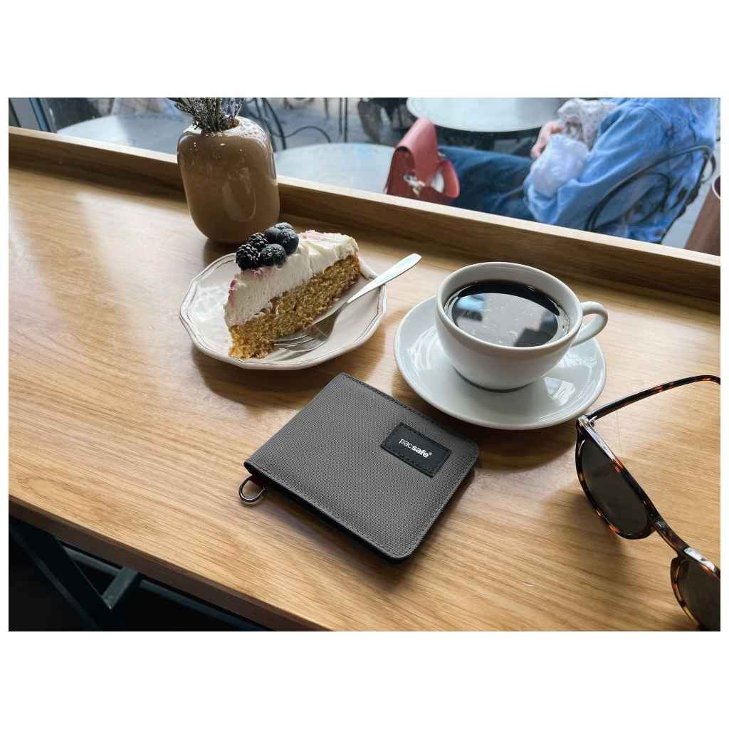 Гаманець Pacsafe RFIDsafe bifold wallet Графітовий (11000144) - зображення 5