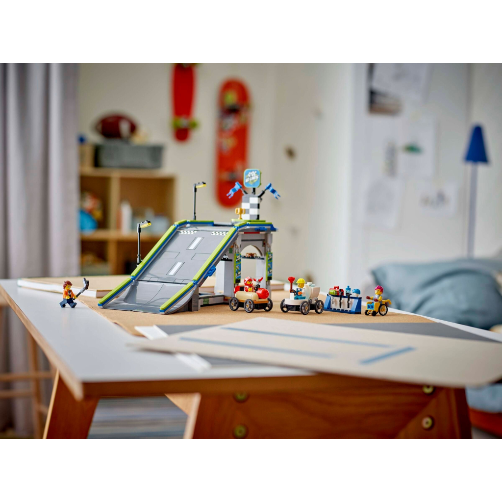 Конструктор LEGO City Жодних обмежень: Автодром для гоночних автомобілів (60460) - зображення 10