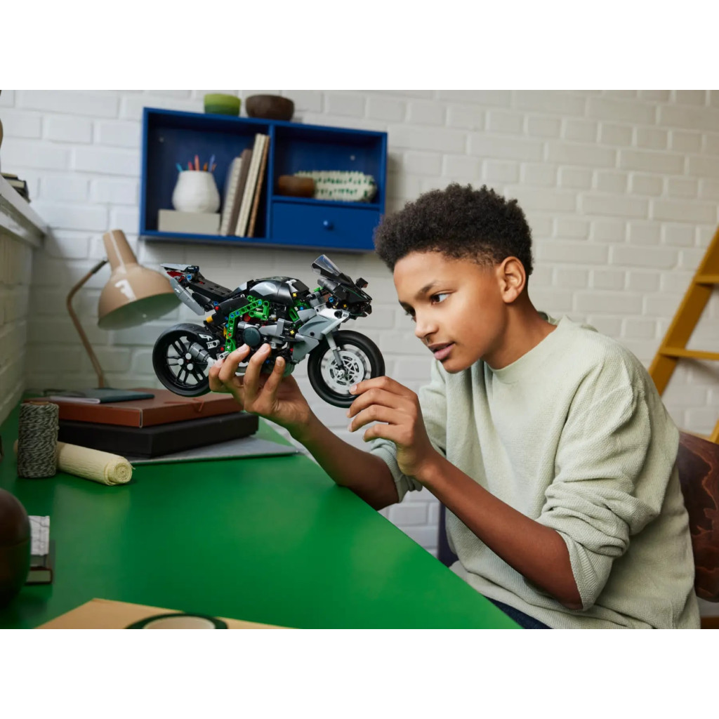 Конструктор LEGO Technic Мотоцикл Kawasaki Ninja H2R 643 деталі (42170) - зображення 2