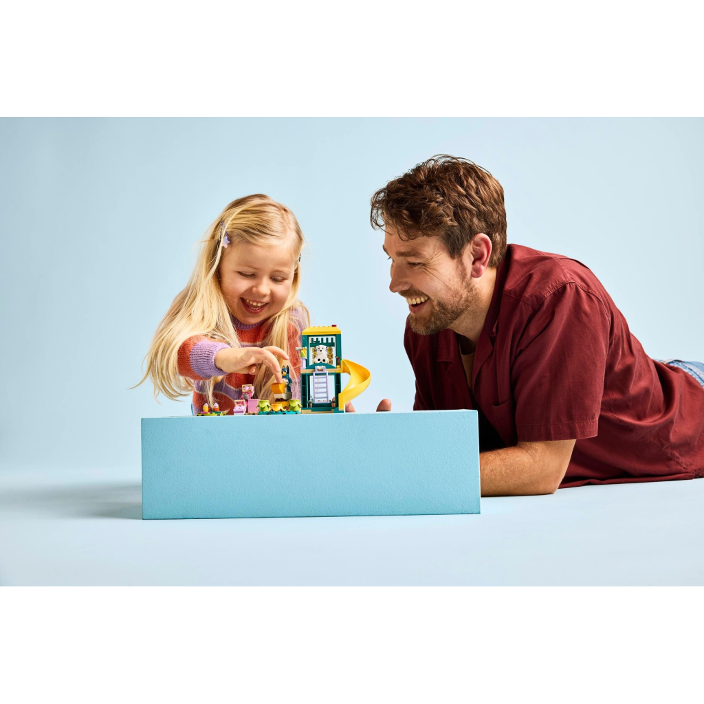 Конструктор LEGO Bluey Веселощі з Блуї та Хлоєю на ігровому майданчику (11201) - зображення 11