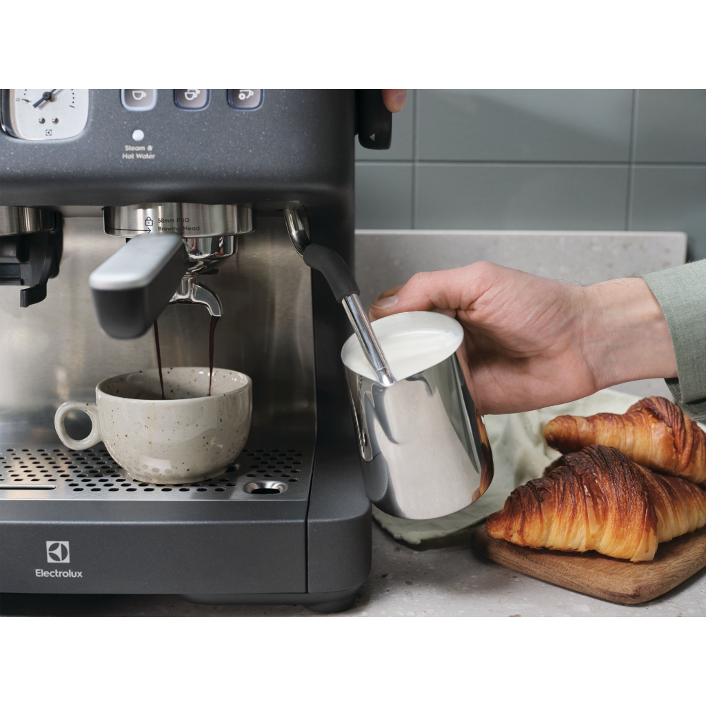 Ріжкова кавоварка еспресо Electrolux E8EC1-8BP - зображення 10