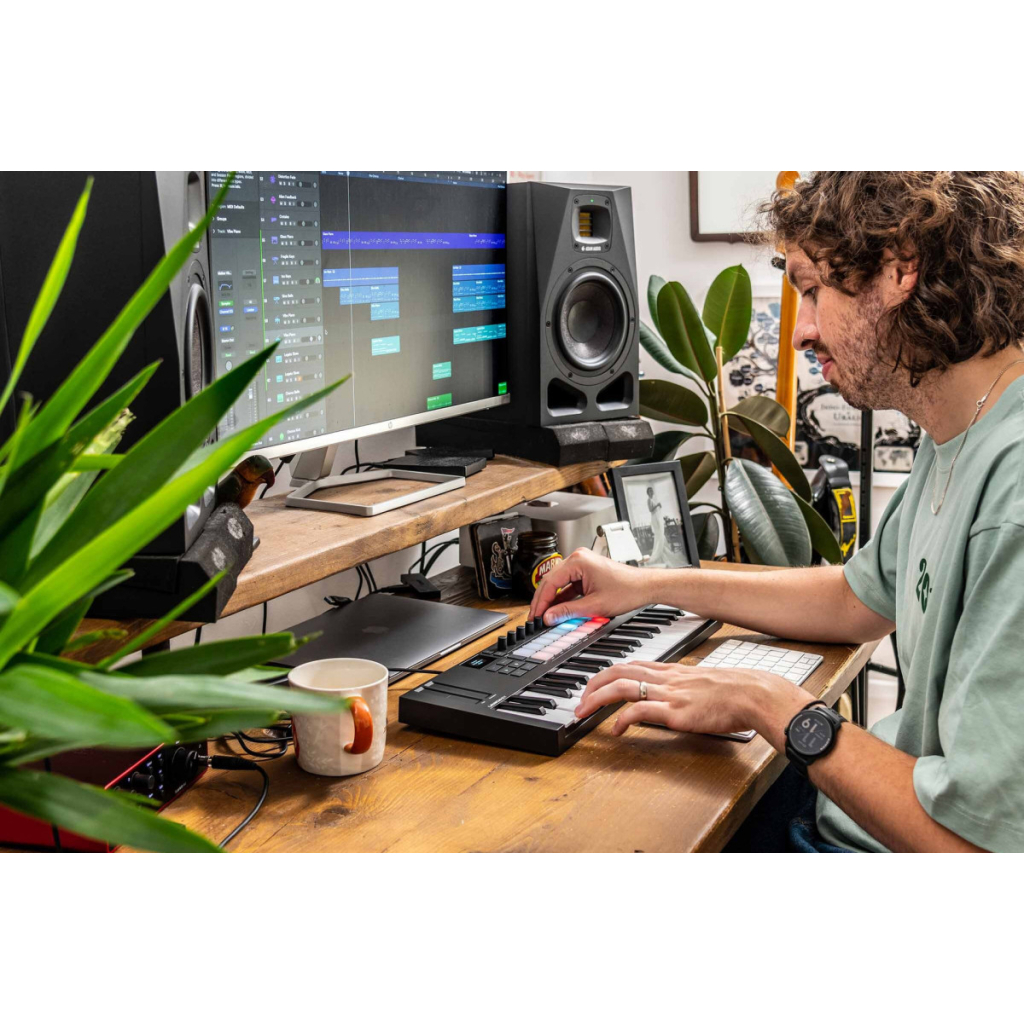 MIDI-клавіатура Novation Launchkey Mini 37 MK4 (236477) - изображение 11