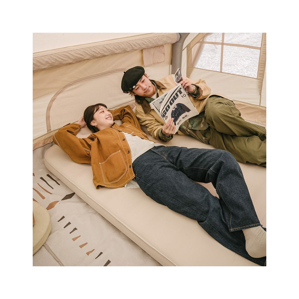 Туристичний килимок Naturehike Самонадувний 10 см подвійний з помпою NH20FCD08 бежевий (6976023925115) - зображення 4