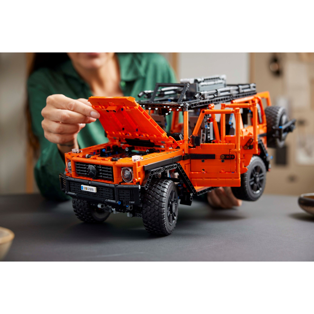 Конструктор LEGO Technic Mercedes-Benz G 500 PROFESSIONAL Line (42177) - зображення 10