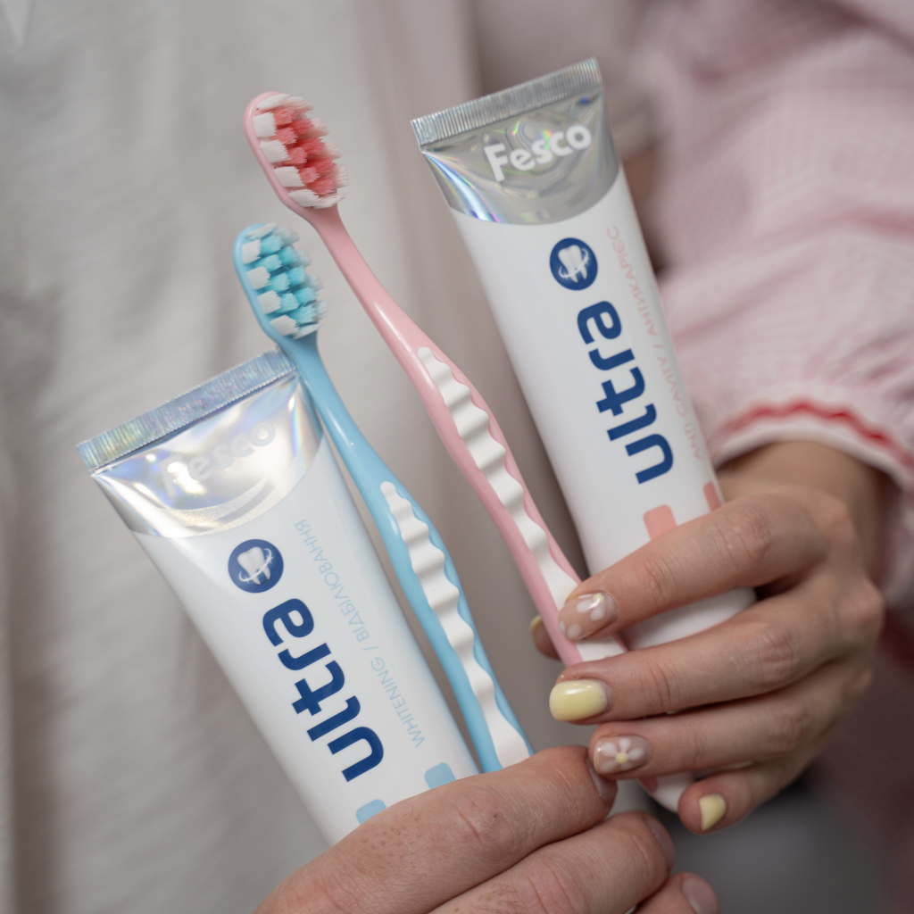 Зубна щітка Fesco Expert Clean Extra Soft Блакитна 1 шт. + Рожева 1 шт. (4820204702311) - зображення 4