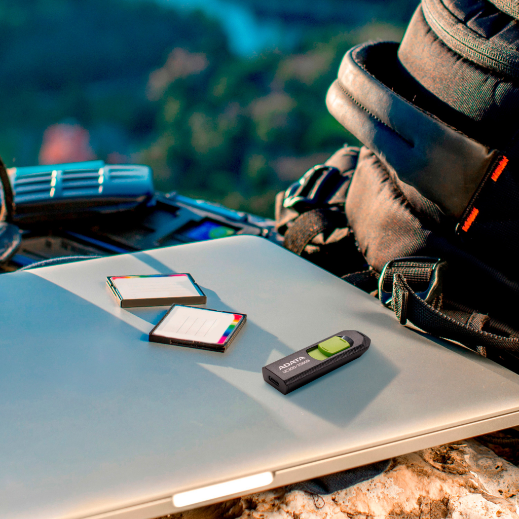 USB флеш накопичувач ADATA 32GB UC300 Black/Green Type-C USB 3.2 (ACHO-UC300-32G-RBK/GN) - зображення 6