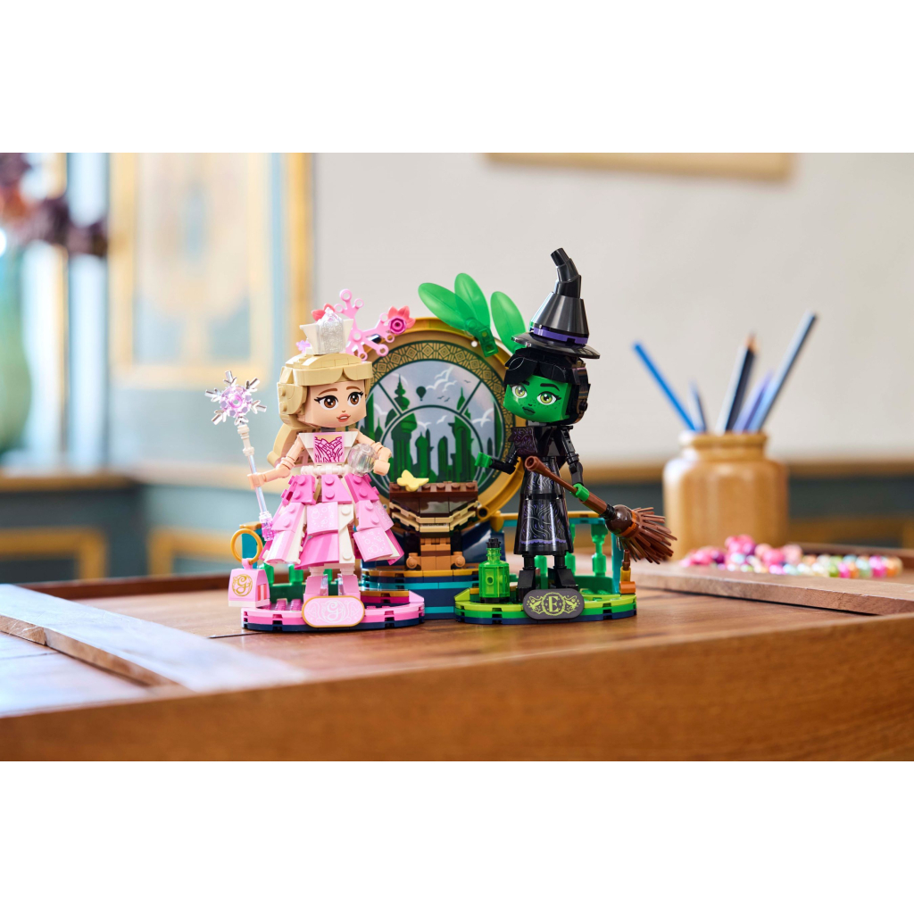 Конструктор LEGO Wicked Фігурки Ельфаби й Ґлінди 558 деталей (75682) - зображення 9