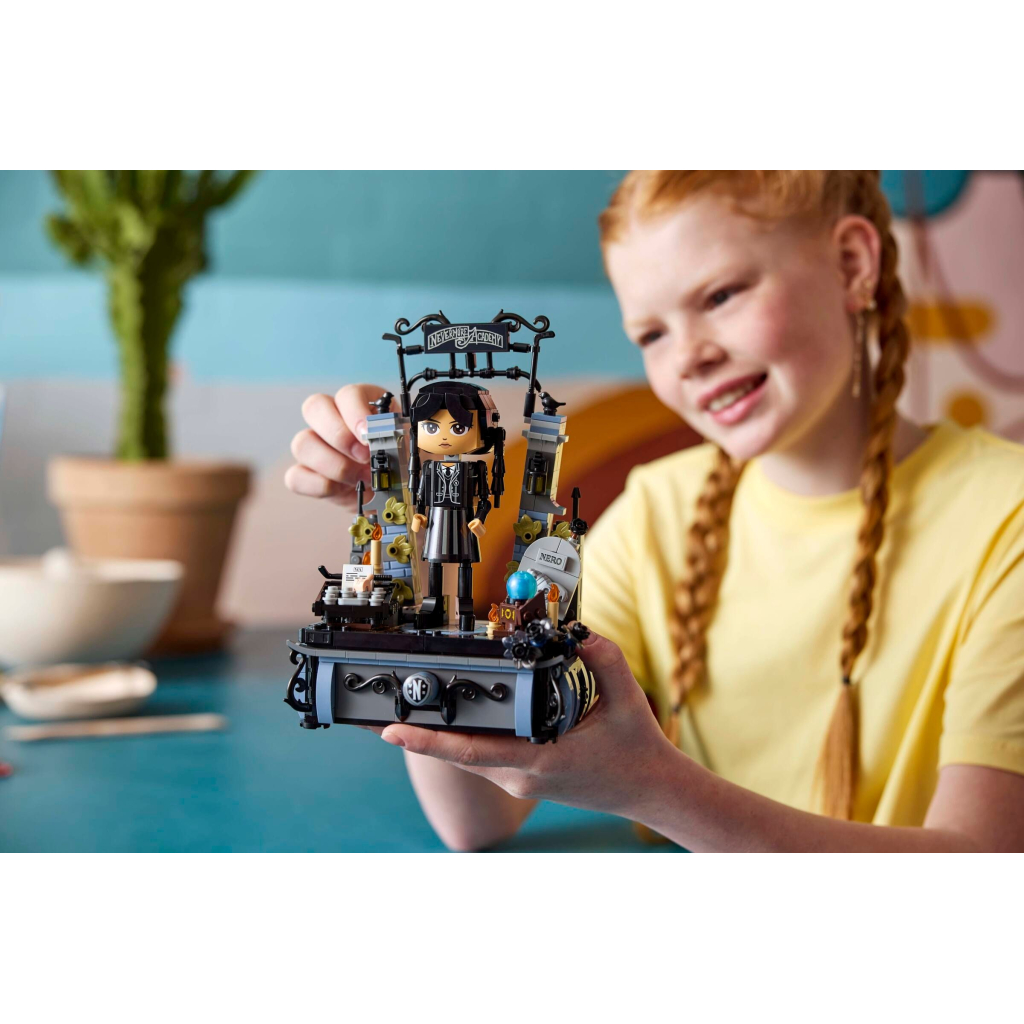 Конструктор LEGO Wednesday Фігурка Венздей Аддамс (76780) - зображення 12