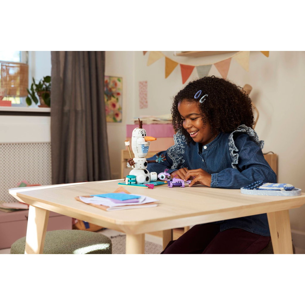 Конструктор LEGO Disney Princess Веселощі на пікніку Олафа та Бруні (43287) - зображення 12