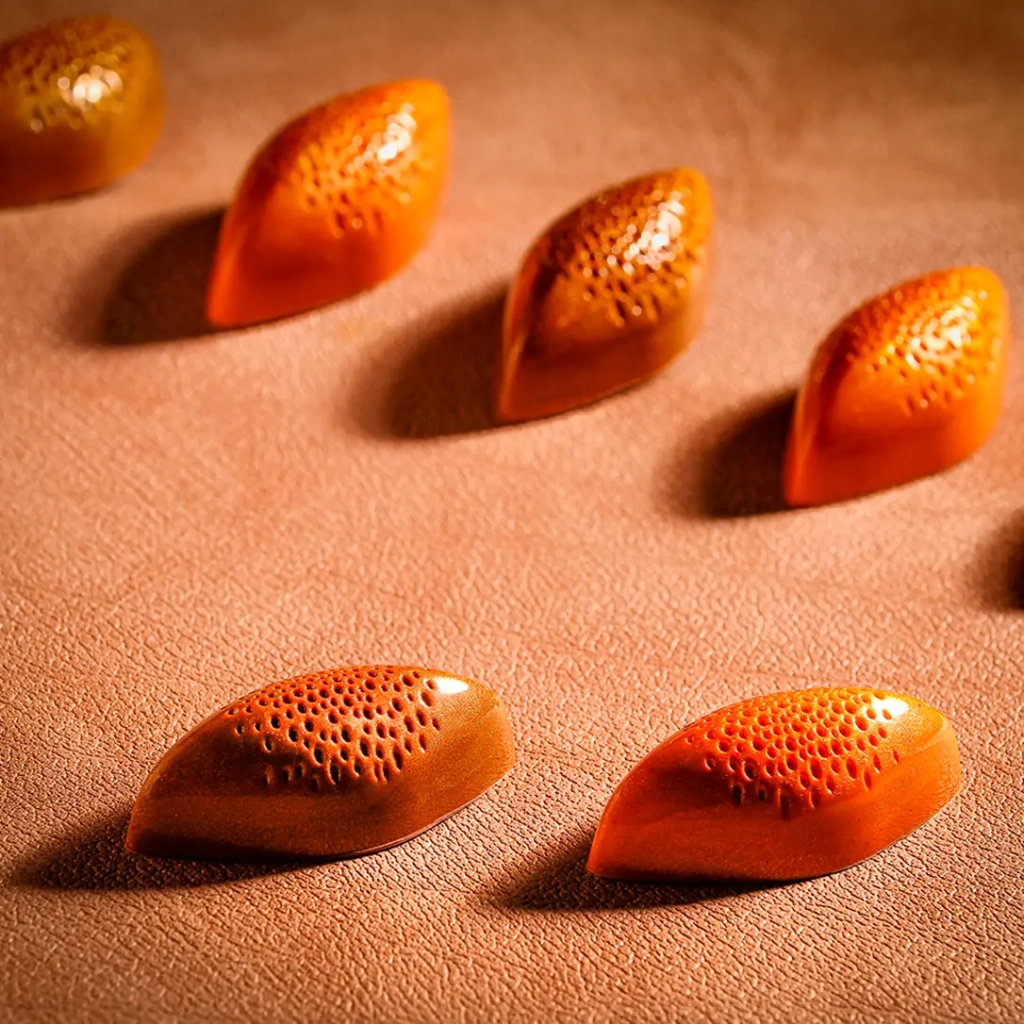 Форма для шоколаду Chocolate World Какао біб з бульбашками 47,5 х 21,5 мм 9,5 г (12096 CW) - изображение 2