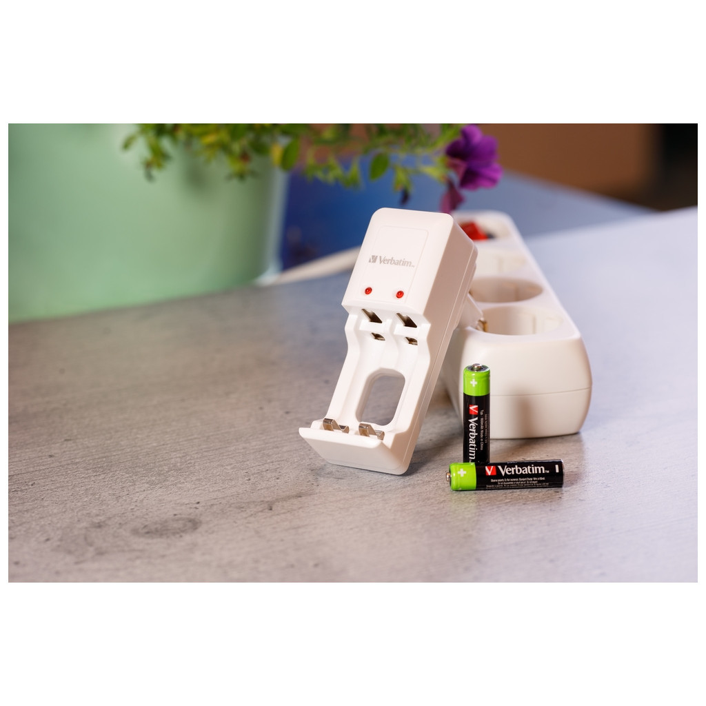 Зарядний пристрій для акумуляторів Verbatim Compact Charger EU Plug + 2*ААА (49944) - зображення 3