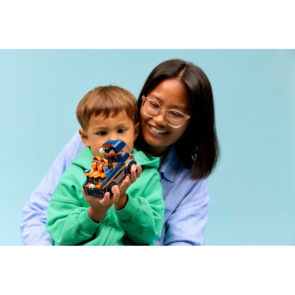 Конструктор LEGO City Транспортер мотоциклів (60491) - зображення 10