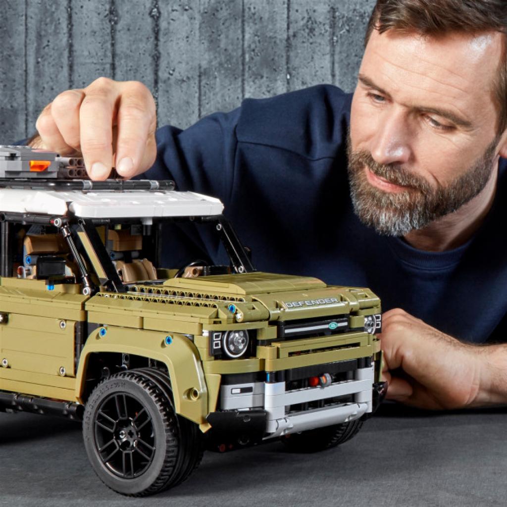 Конструктор LEGO Technic Land Rover Defende 2573 деталі (42110) - зображення 10