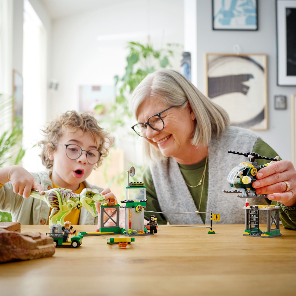 Конструктор LEGO Jurassic World Втеча Тиранозавра 140 деталей (76944) - зображення 3