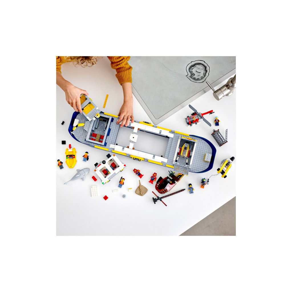 Конструктор LEGO City Океан: дослідницьке судно 745 деталей (60266) - зображення 7