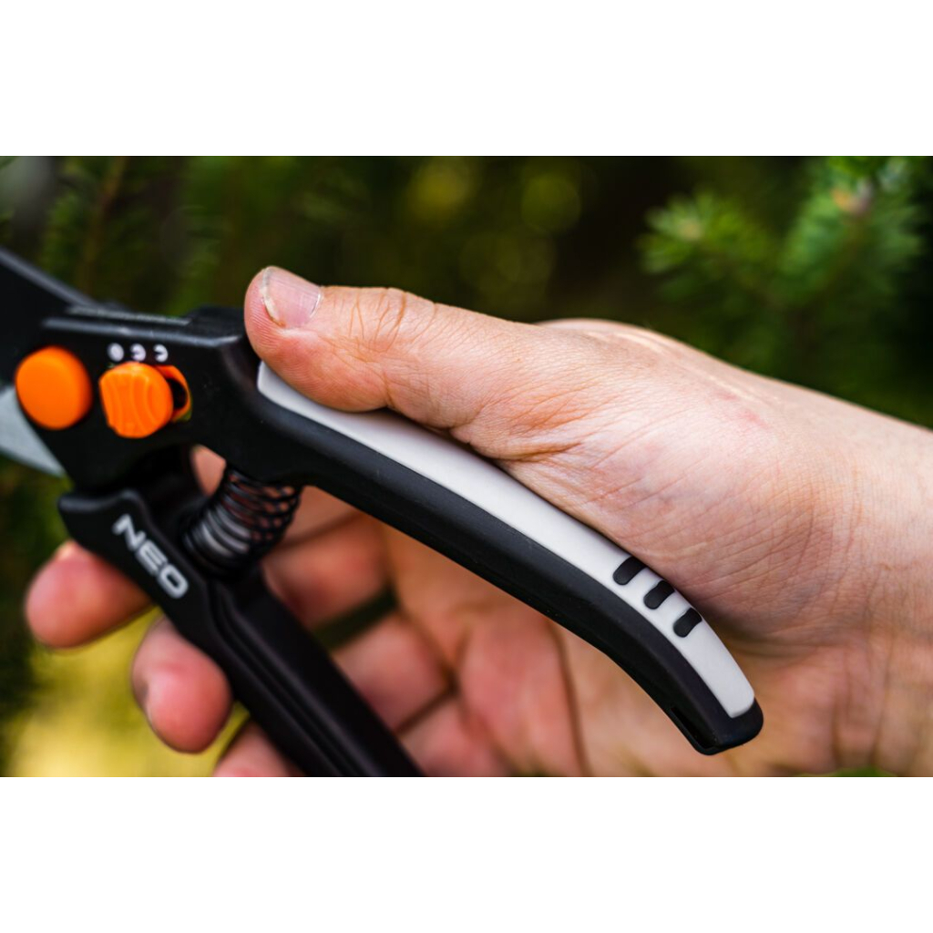 Секатор Neo Tools площинний, d різу 15мм, 185мм, 164г (15-200) - изображение 6