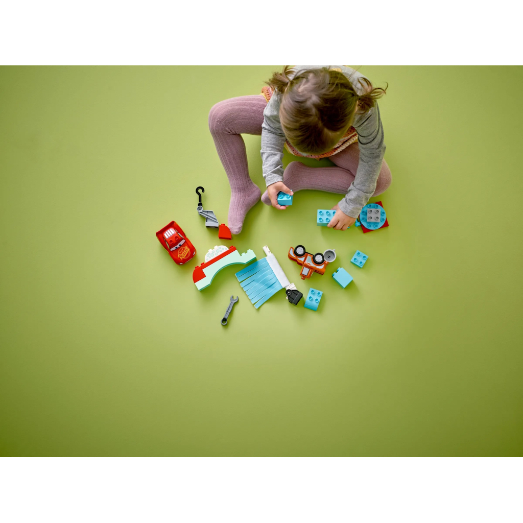 Конструктор LEGO DUPLO Disney Розваги Блискавки МакКвіна й Сирника на автомийці 29 деталей (10996-) - зображення 2