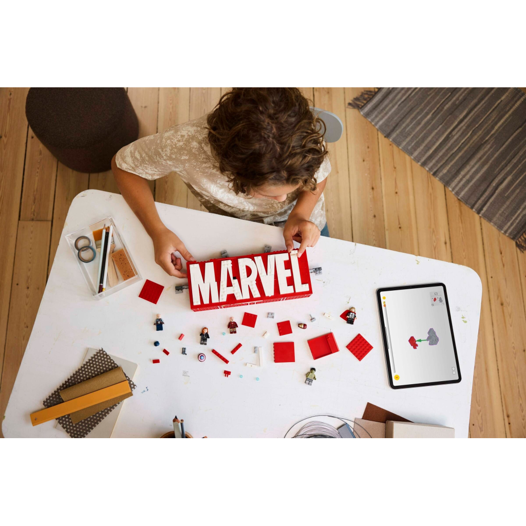Конструктор LEGO Super Heroes Логотип і мініфігурки MARVEL (76313) - зображення 8