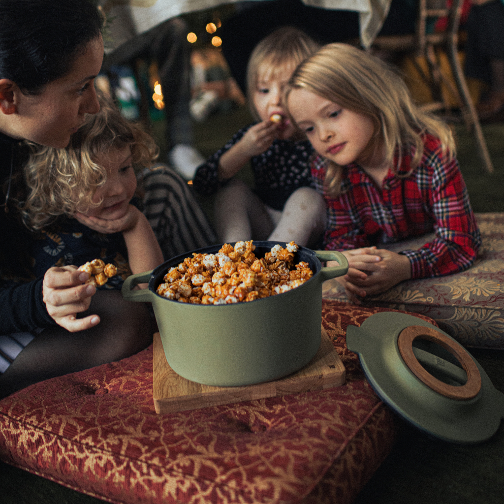 Каструля Fiskars Norden Limited Colour Edition чавунна 4 л колір кропива (1071128) - зображення 9