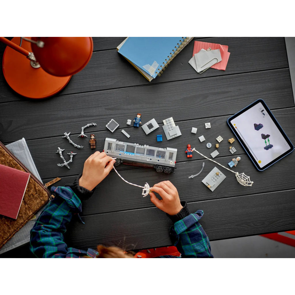 Конструктор LEGO Super Heroes Людина-Павук проти Дока Ока: Сцена в метро (76321) - зображення 7