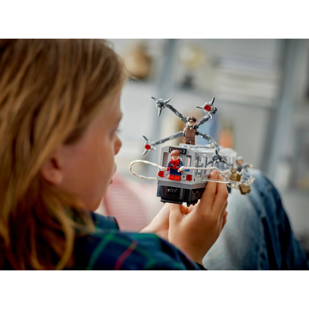 Конструктор LEGO Super Heroes Людина-Павук проти Дока Ока: Сцена в метро (76321) - зображення 8