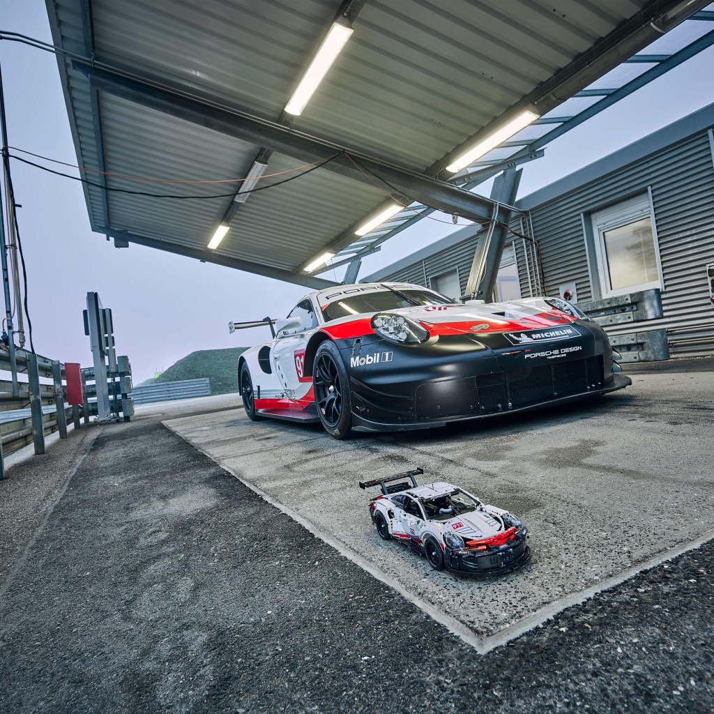 Конструктор LEGO TECHNIC Porsche 911 RSR 1580 деталей (42096) - зображення 12