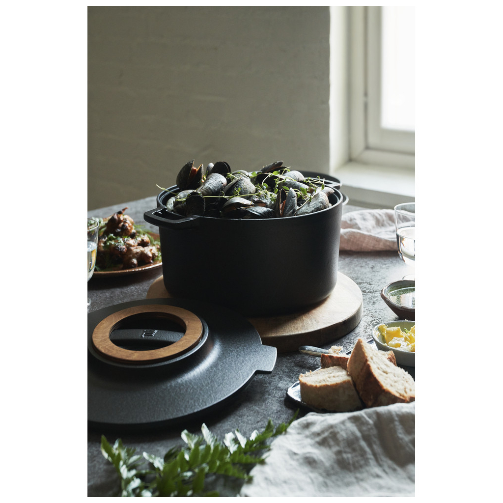 Каструля Fiskars Norden чавунна 6 л чорна (1026566) - зображення 8