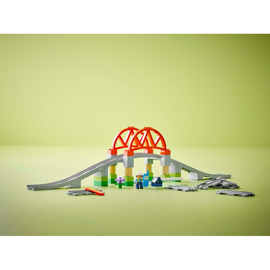 Конструктор LEGO DUPLO Town Додатковий набір. Залізничний міст і колії (10426) - зображення 9