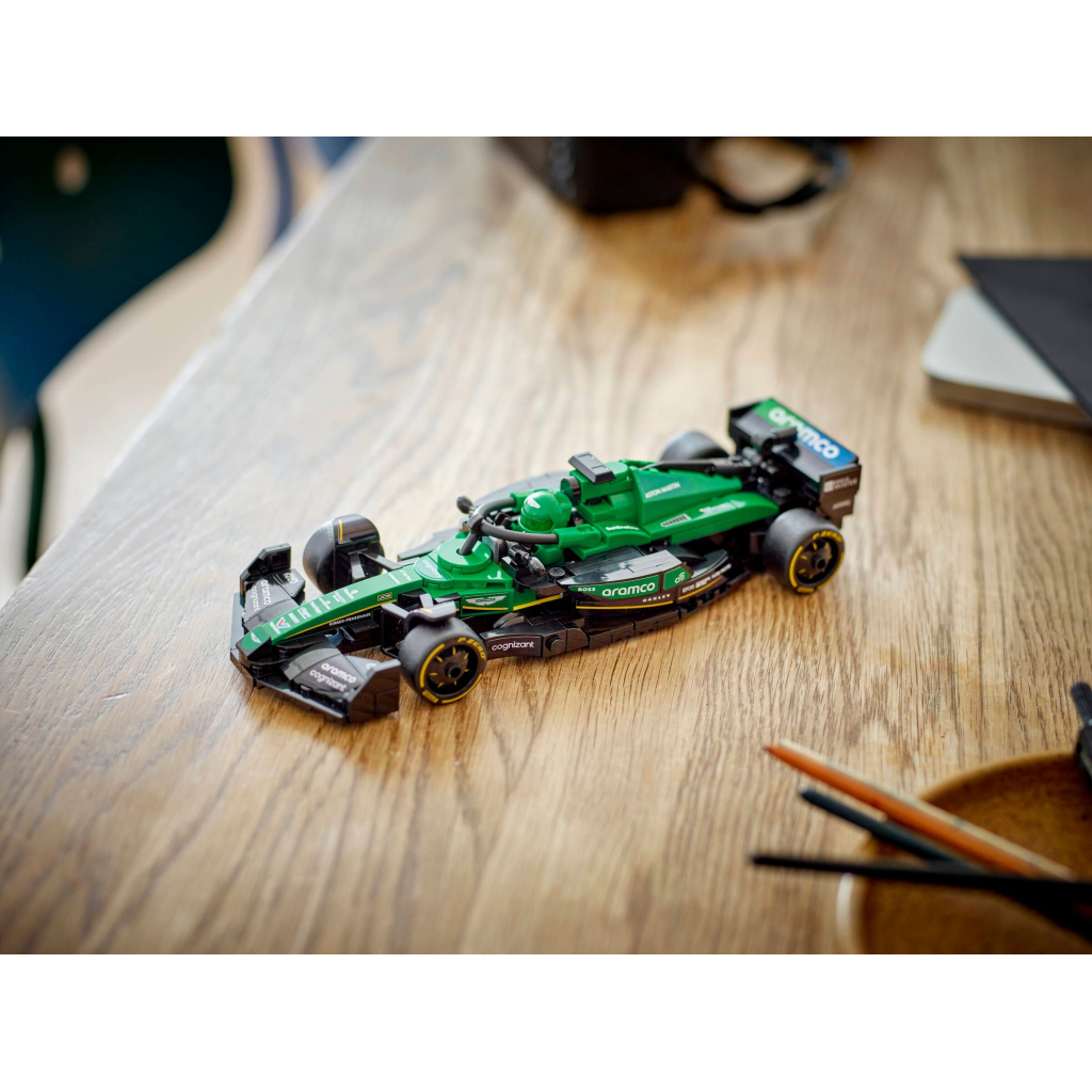 Конструктор LEGO Speed Champions Автомобіль для перегонів Aston Martin Aramco F1® AMR24 (77245) - зображення 10
