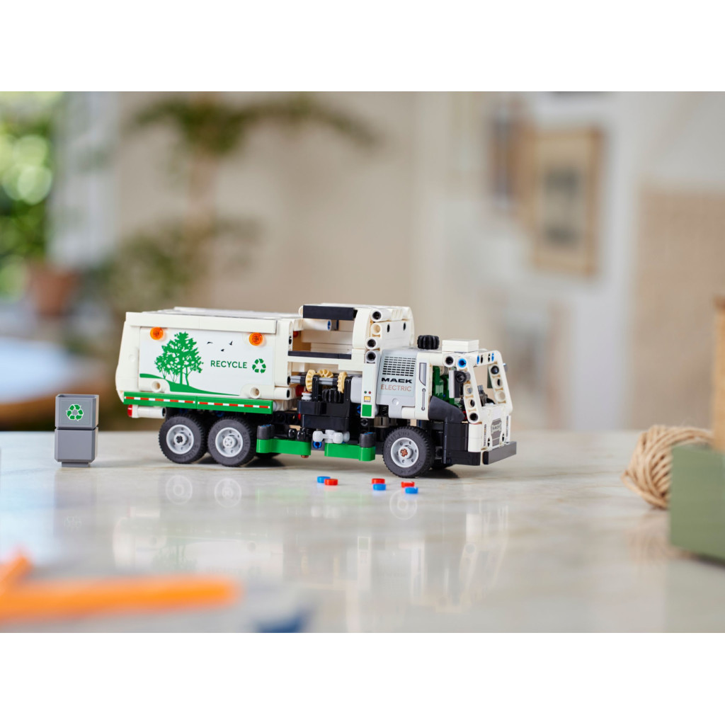 Конструктор LEGO Technic Сміттєвоз Mack LR Electric 503 деталей (42167) - зображення 10
