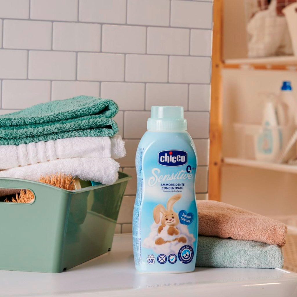 Кондиціонер для білизни Chicco Sensitive Sweet Talcum пом'якшувач тканин 750 мл (8058664103126) - изображение 4