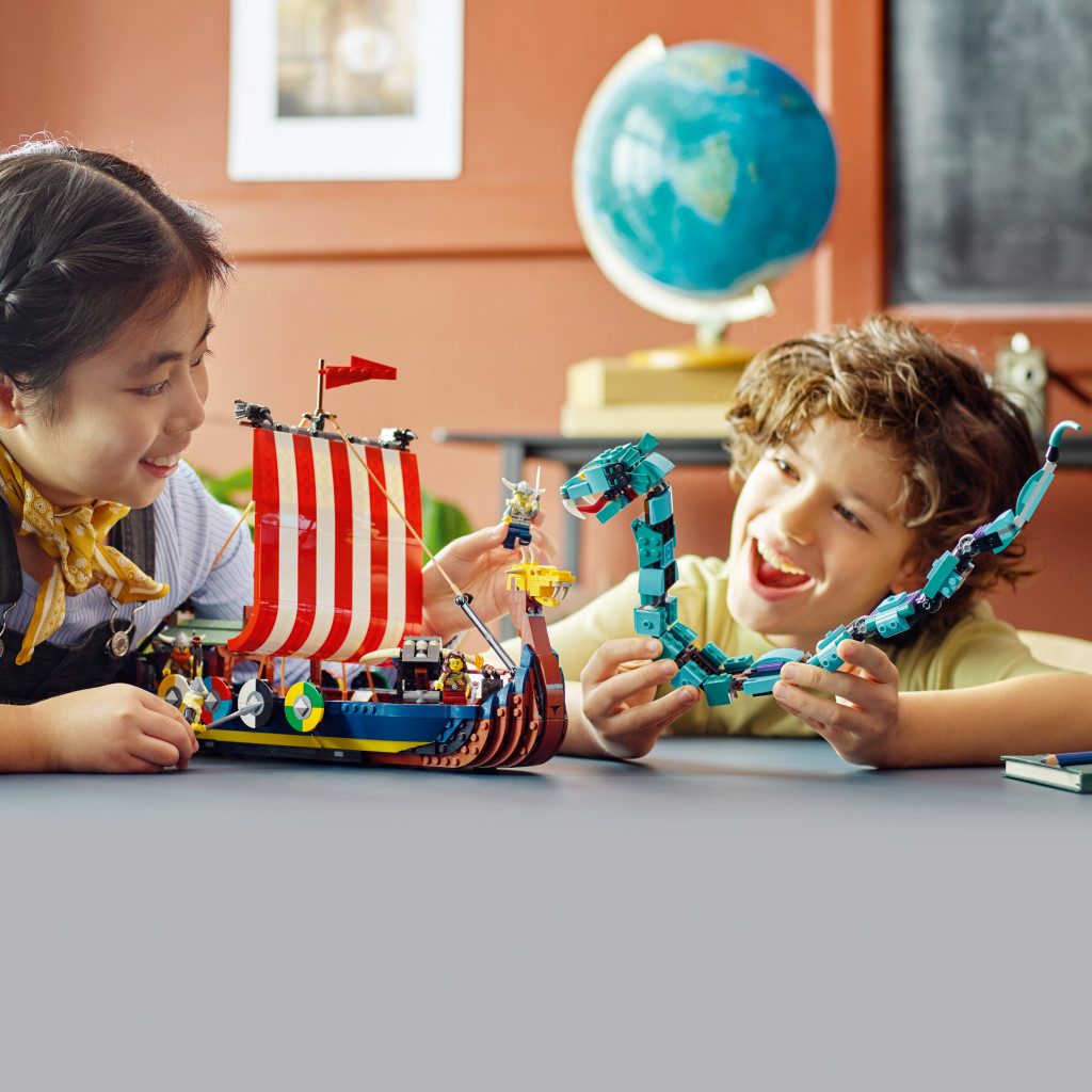 Конструктор LEGO Creator Корабель вікінгів і Мідгардський змій (31132) - зображення 3