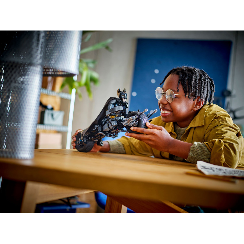 Конструктор LEGO Batman Фігурка Бетмена для складання і бетцикл (76273) - зображення 9