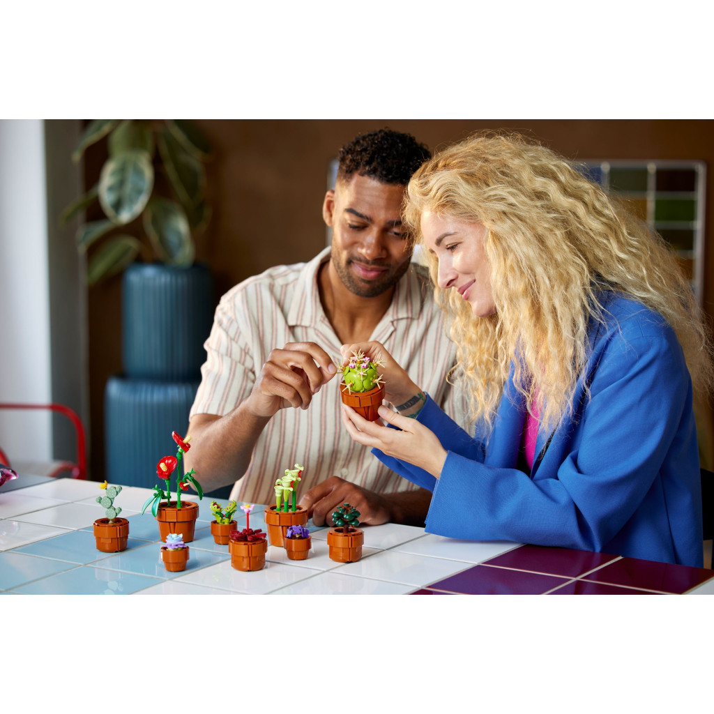 Конструктор LEGO Icons Мініатюрні рослини 758 деталей (10329) - зображення 11