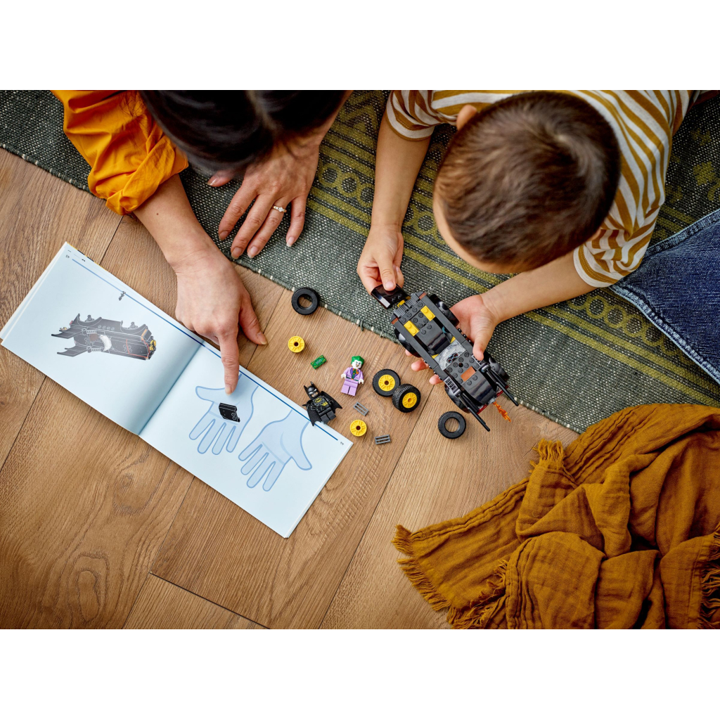 Конструктор LEGO DC Batman Погоня на Бетмобілі: Бетмен проти Джокера 54 деталі (76264) - зображення 8