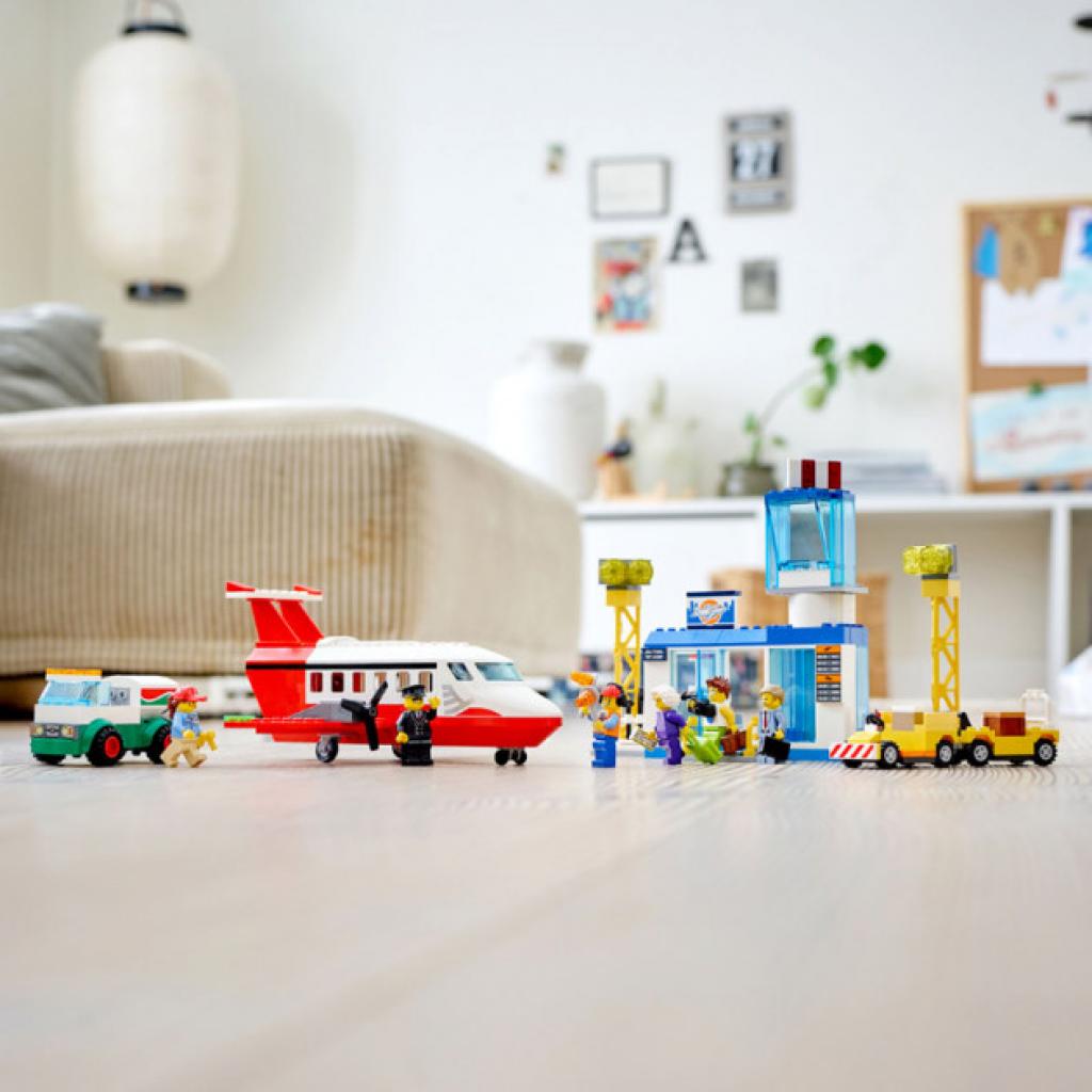 Конструктор LEGO City Міський аеропорт 286 деталей (60261) - зображення 6