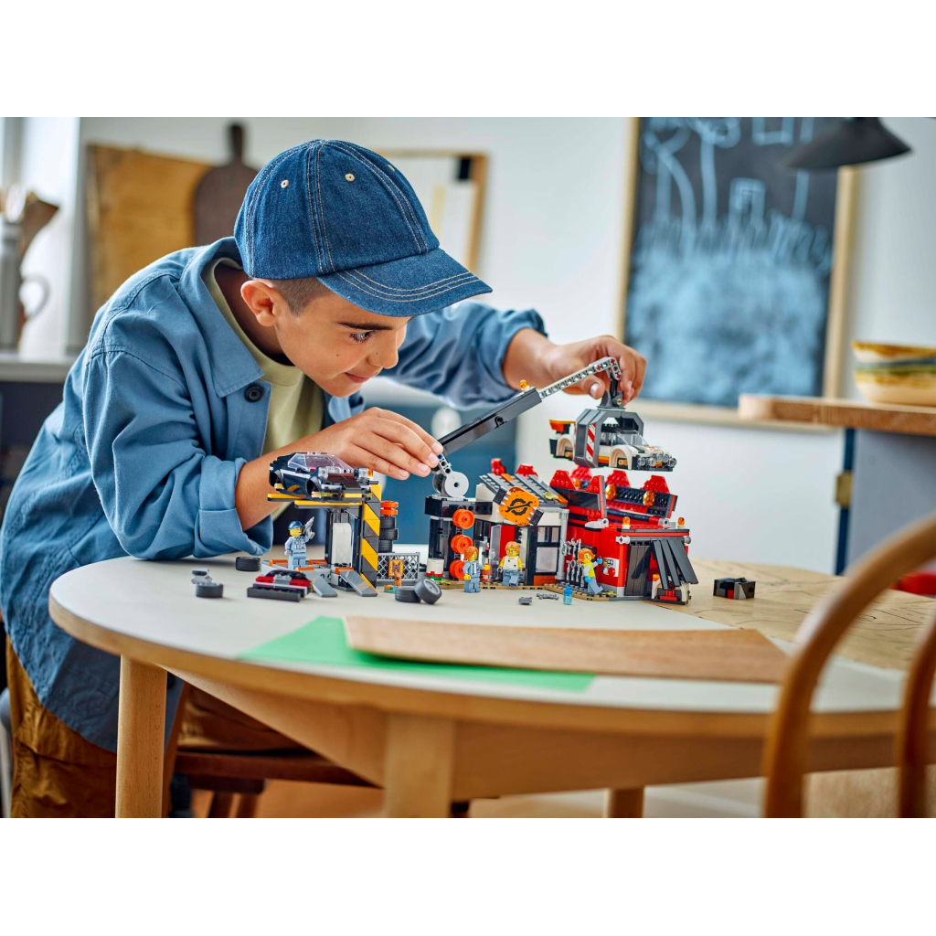 Конструктор LEGO City Звалище з автомобілями (60472) - зображення 8