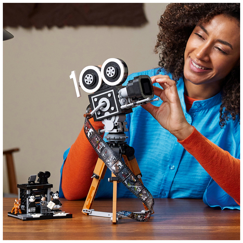Конструктор LEGO Disney Камера вшанування Волта Діснея 811 деталей (43230) - зображення 3