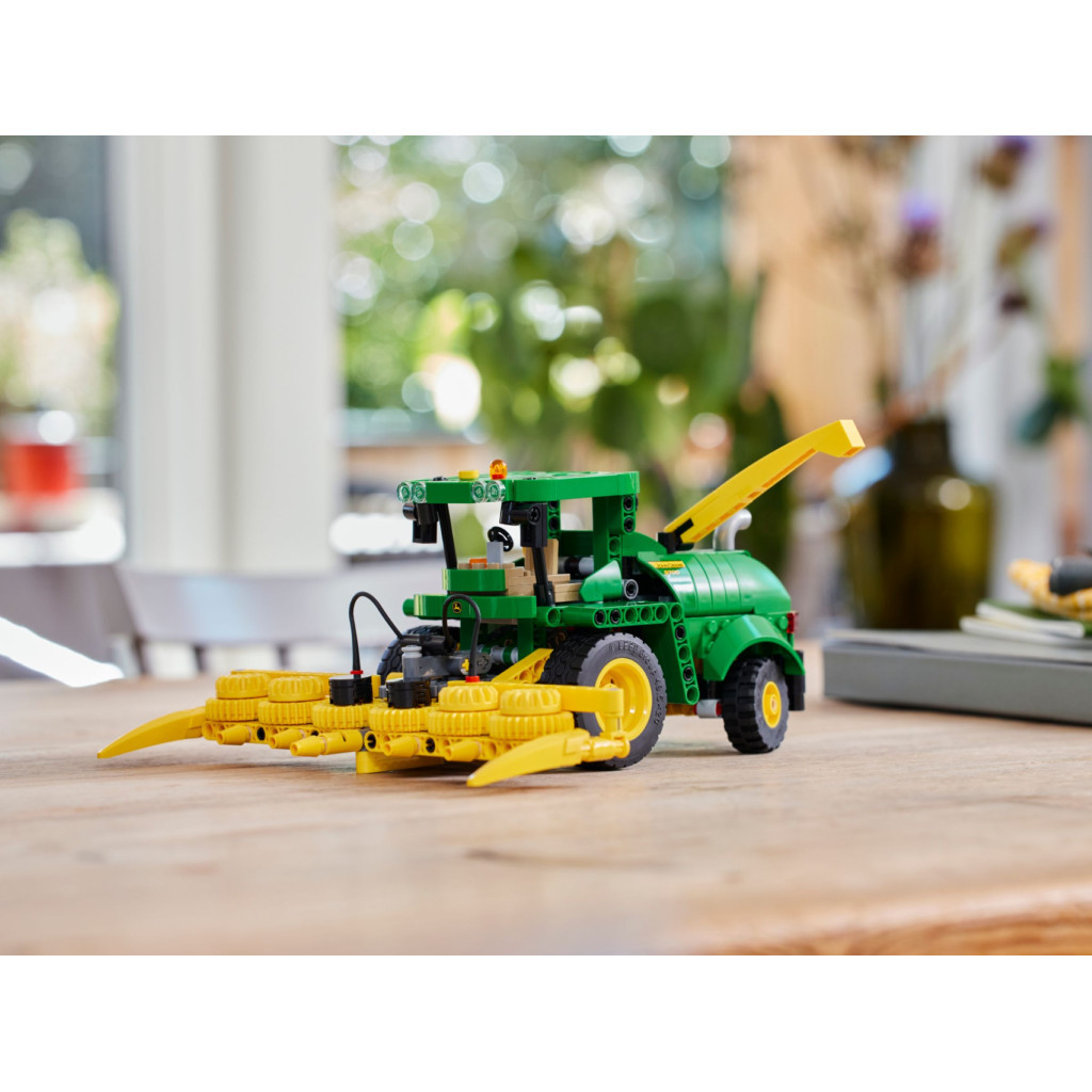 Конструктор LEGO Technic Кормозбиральний комбайн John Deere 9700 559 деталей (42168) - зображення 8