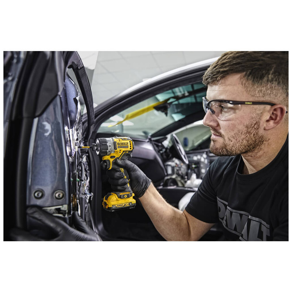 Шуруповерт DeWALT 12V XR Li-Ion, 8 Нм, 1100 об/мин, 2x2Ah, кейс (DCF601D2) - зображення 4