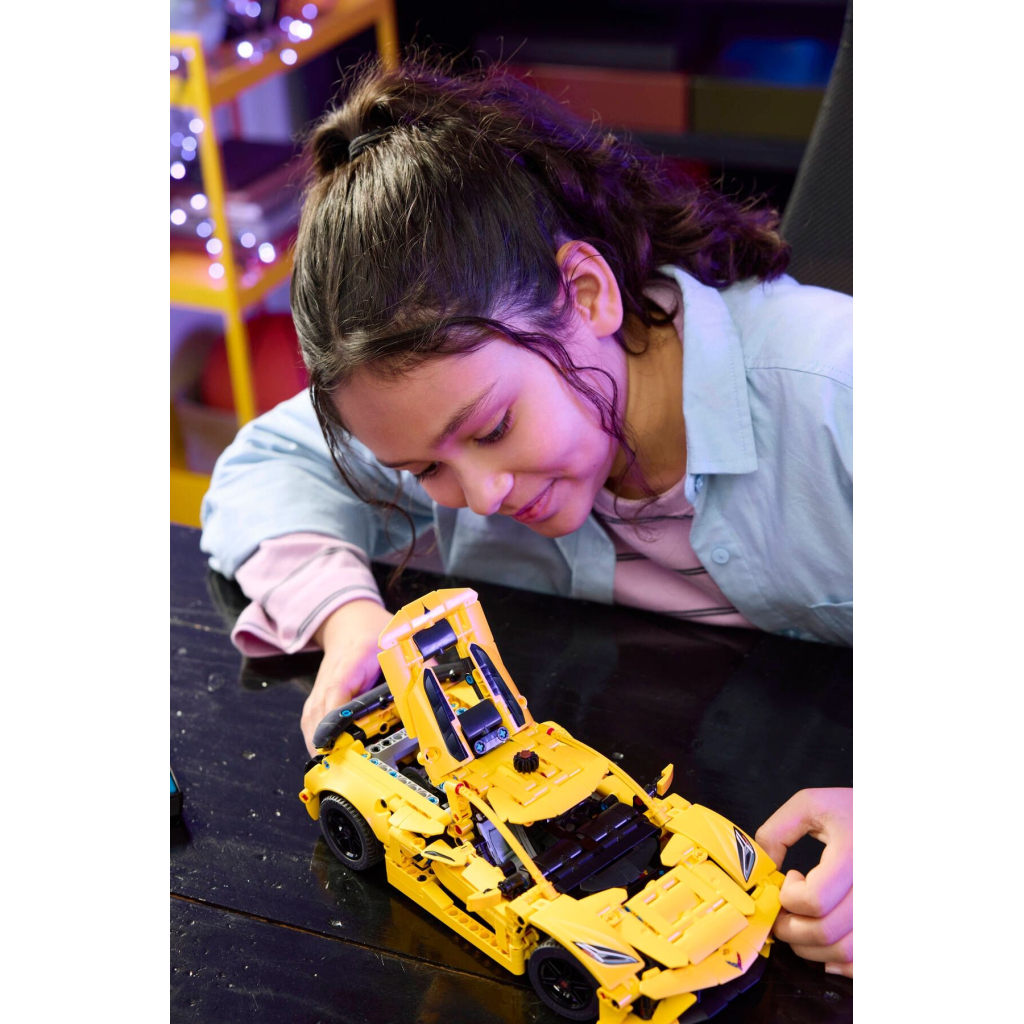 Конструктор LEGO Technic Chevrolet Corvette Stingray (42205) - зображення 9