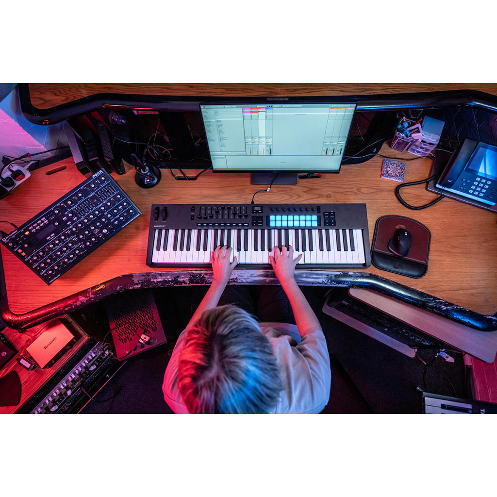 MIDI-клавіатура Novation Launchkey 61 MK4 (236473) - изображение 10