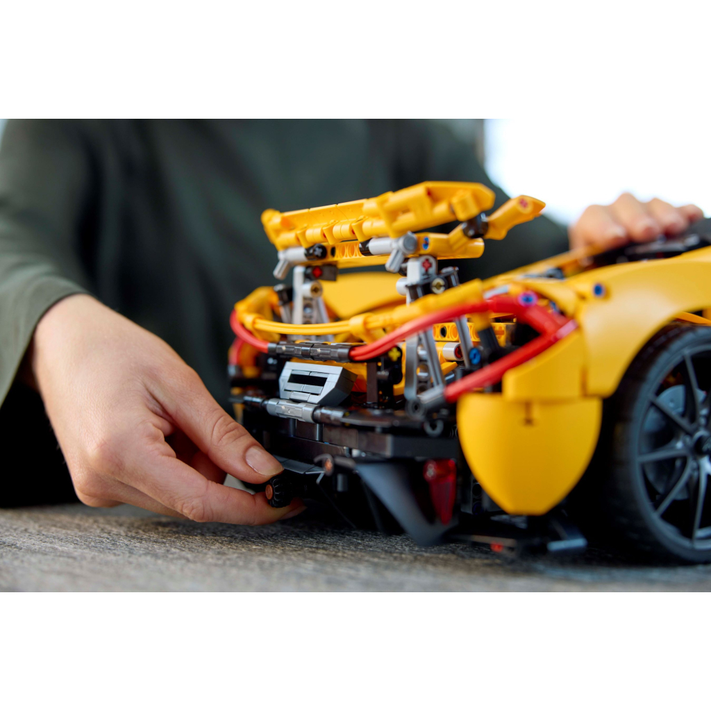 Конструктор LEGO Technic McLaren P1 3893 деталі (42172) - зображення 9