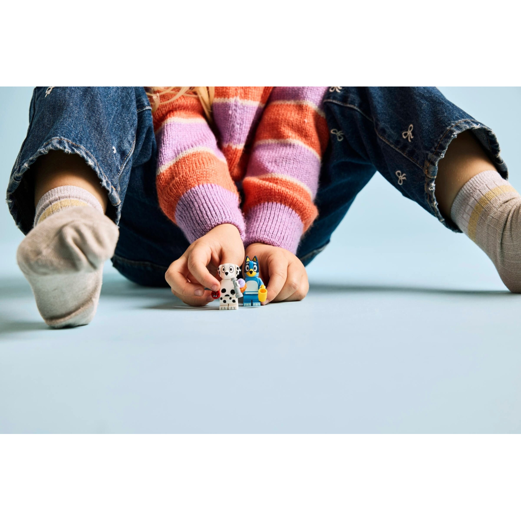 Конструктор LEGO Bluey Веселощі з Блуї та Хлоєю на ігровому майданчику (11201) - зображення 10