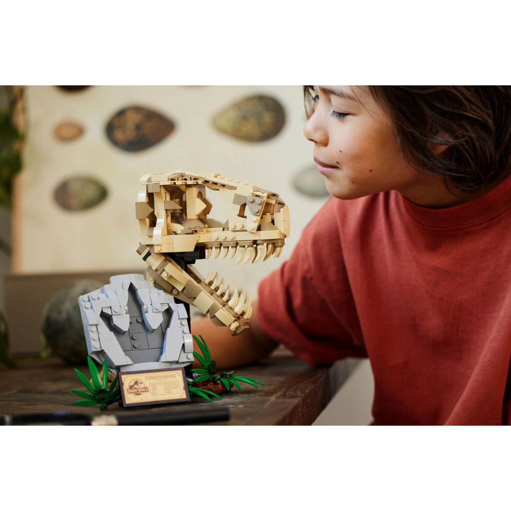Конструктор LEGO Jurassic World Скамʼянілості динозаврів: череп тиранозавра 577 деталей (76964) - зображення 7