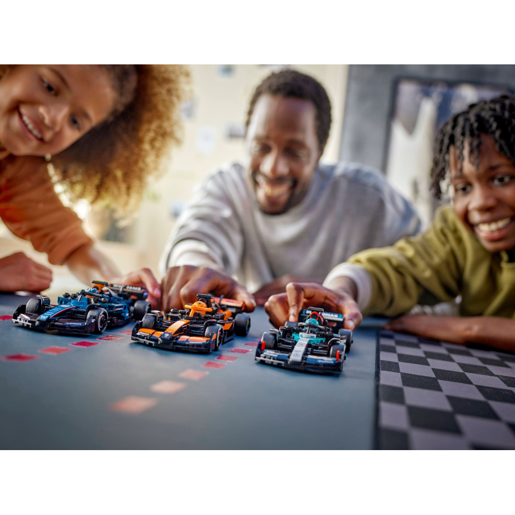 Конструктор LEGO Speed Champions Автомобіль для перегонів McLaren F1 Team MCL38 (77251) - зображення 11