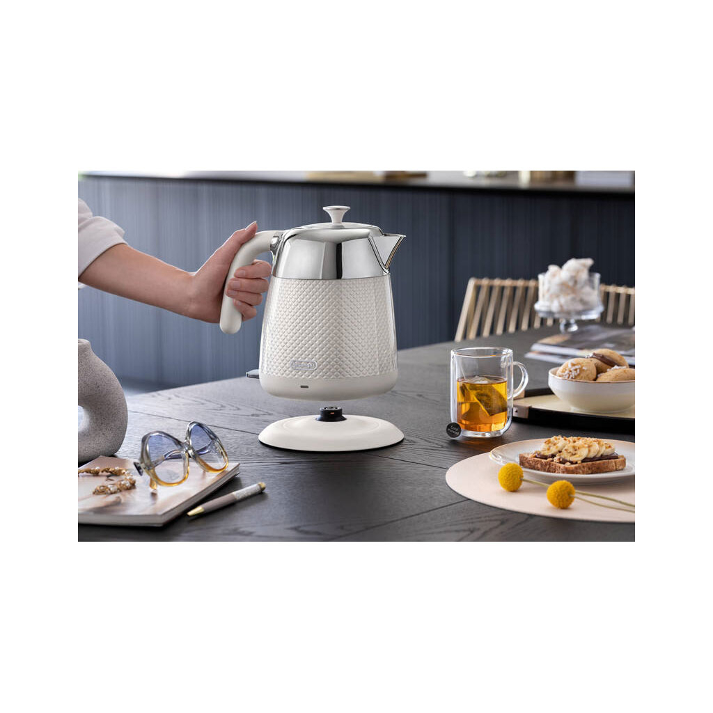 Електрочайник DeLonghi KBL 2001 W - зображення 4