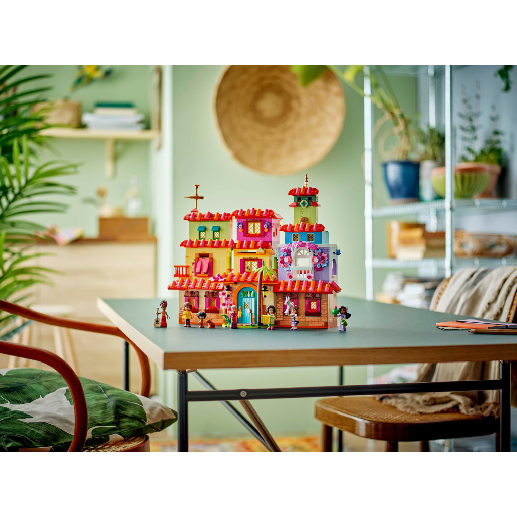 Конструктор LEGO Disney Чарівний будинок Мадригал (43245-) - зображення 12