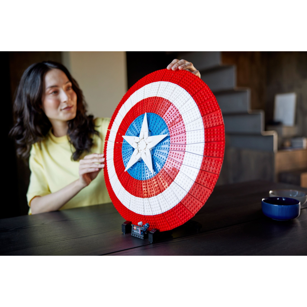 Конструктор LEGO Marvel Щит Капітана Америка 3128 деталей (76262) - зображення 8